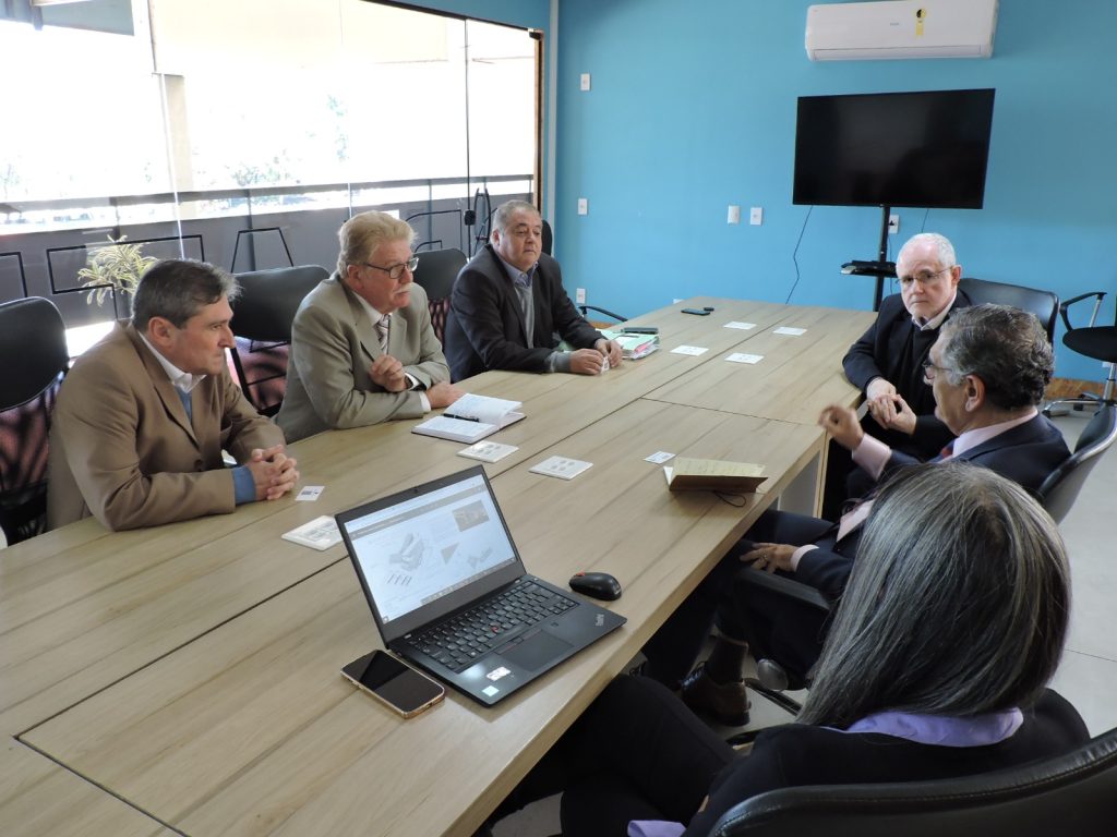 REUNIÃO COM SECRETÁRIO DE ESTADO ENVOLVE CONVERSAS SOBRE ETEC E CESSÃO DO CEDIN