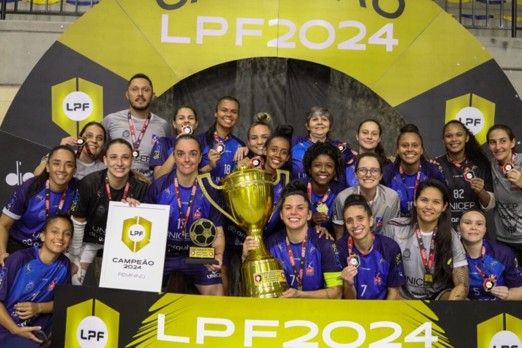 APOIADA PELA PREFEITURA, EQUIPE SÃO-CARLENSE É CAMPEÃ DA LIGA PAULISTA DE FUTSAL FEMININO